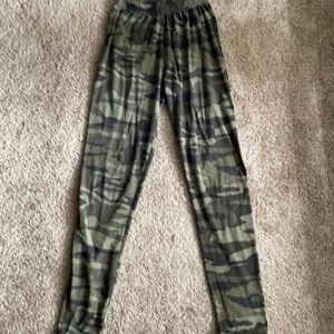 SHEIN camo leggings